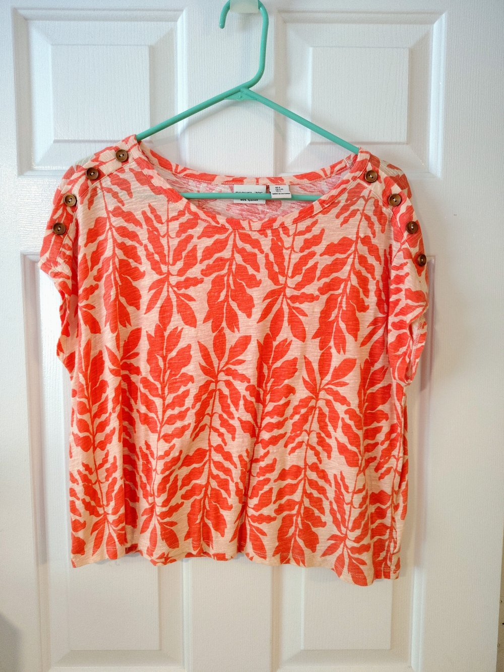 Rachel Zoe Coral Leaf-Print Short Sleeve Boxy Tee with Shoulder Buttons